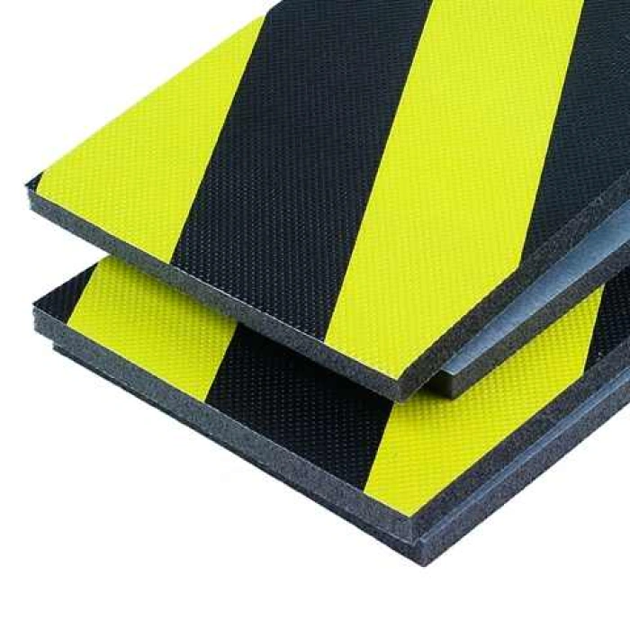 Sistem de protectie montat pe peretii parcarilor